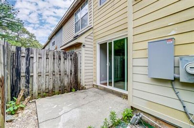 Photo - 3821 Mosscroft Ln