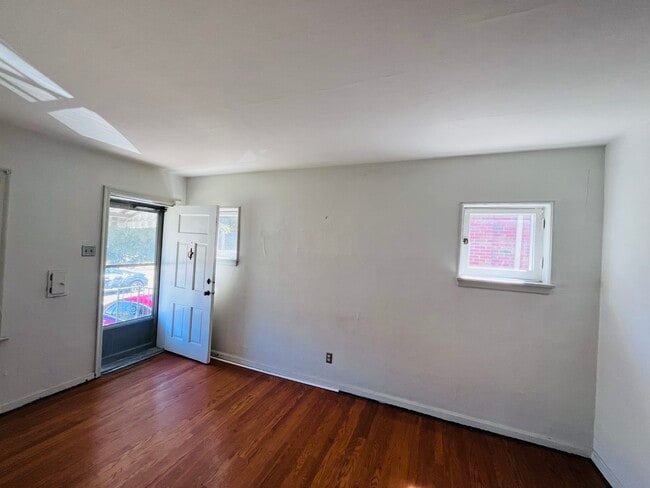 Photo - 4535 Wabash Ave