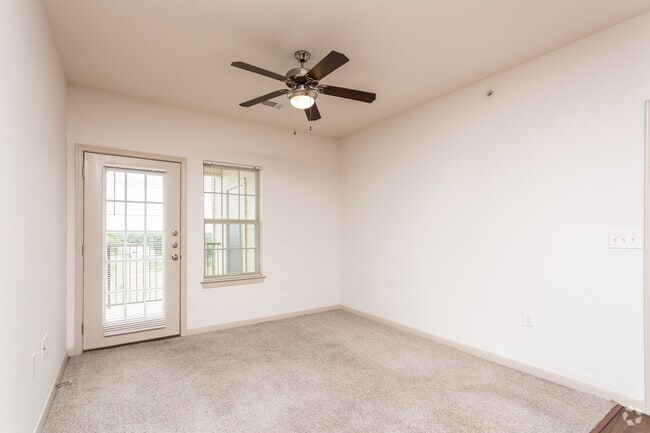 1BR, 1BA - 714SF Living Room