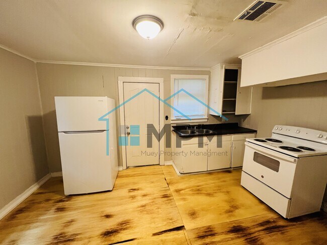 Photo - 102 S 2nd St