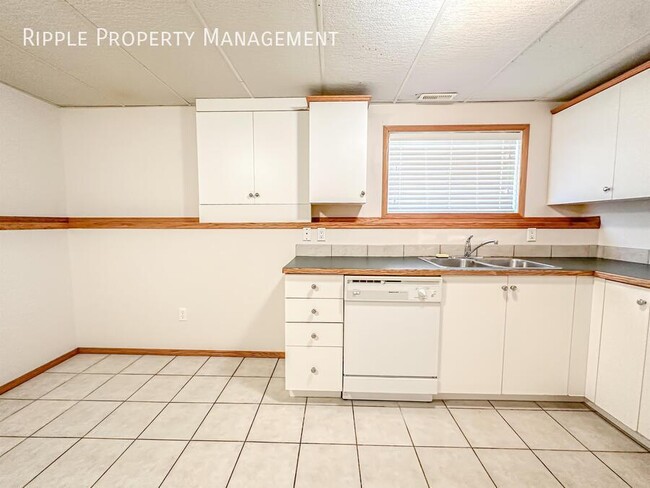 Photo - FANTASTIC 2 BEDS/ 1 BATHS LOWER DUPLEX