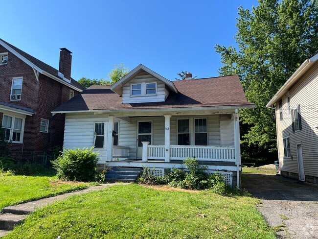 Building Photo - Cute 2 bedroom Cape Cod with Large Loft