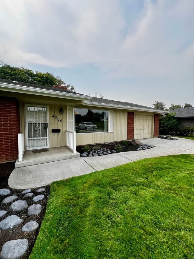 Building Photo - Non-Refundable & Security Deposit Total: $... Rental