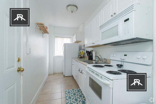 Building Photo - 1 bedroom in Newton MA 02460 Unit 27A Rental