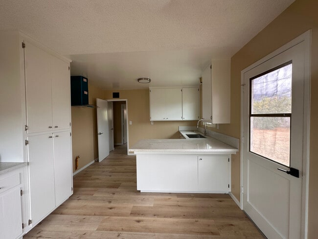 Photo - 414 N Alameda Ave