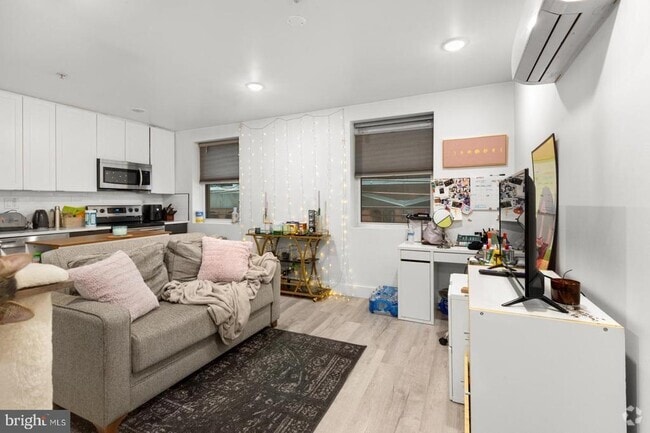 Building Photo - 1153 N Front St Unit 2F Rental