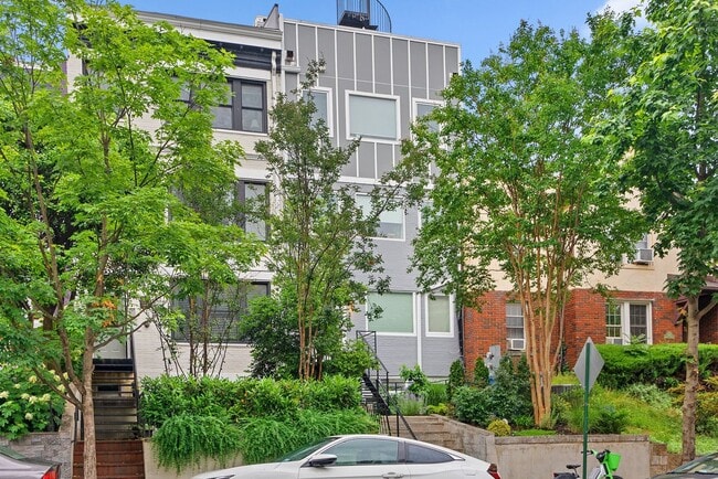 Building Photo - 2 Bed 2 Bath - Adams Morgan Condo - Comple... Unit 4
