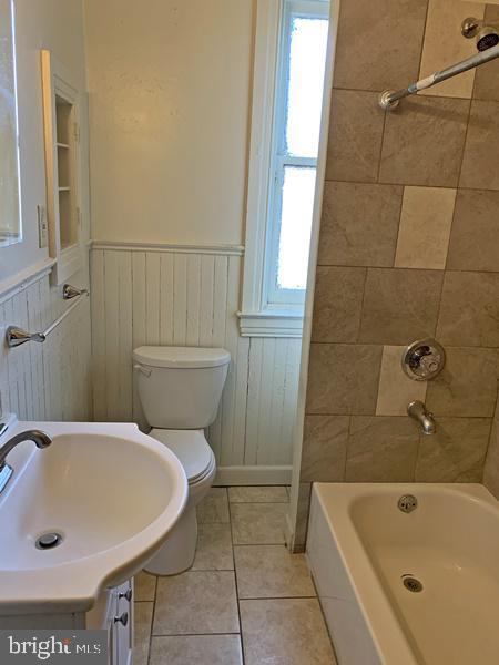 Photo - 121 S Queen St