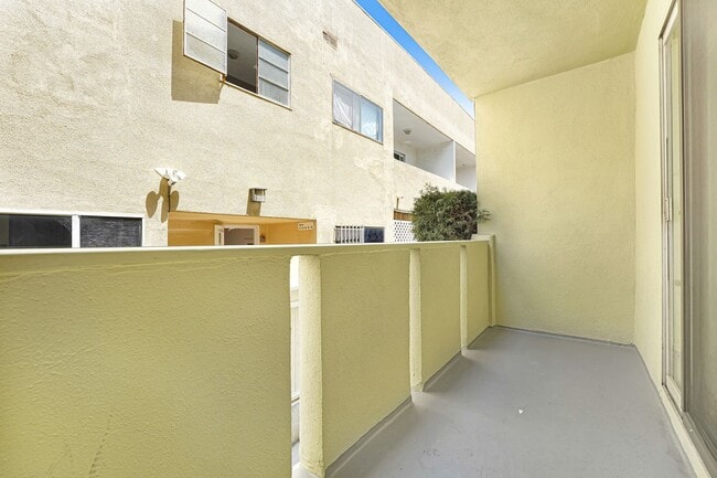 Photo - 937 6th St Unidad 2