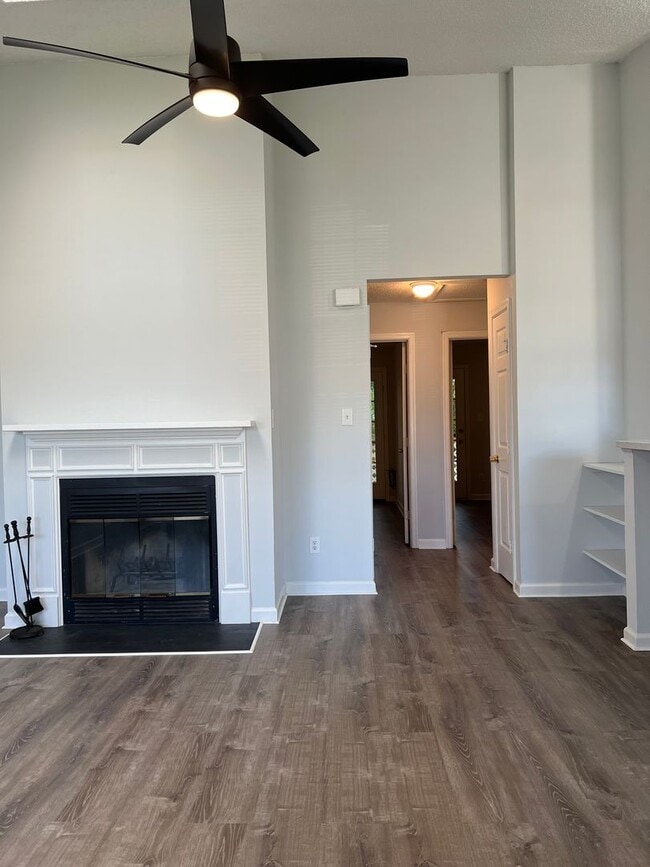 Photo - 233 B Lantana Ln
