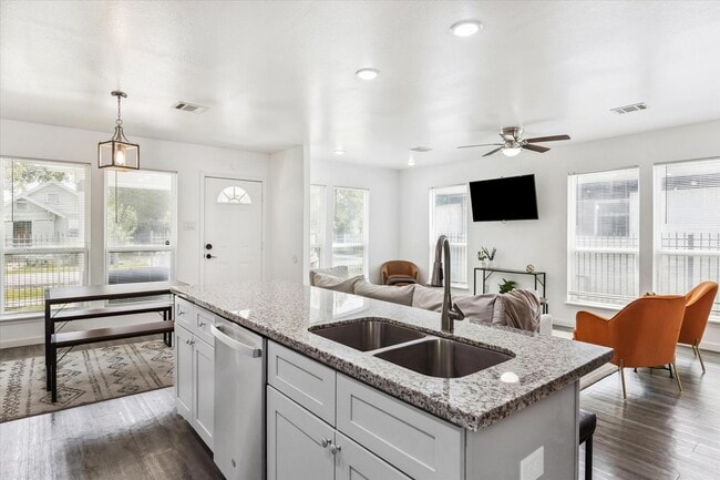 Photo - 2631 Stevens St