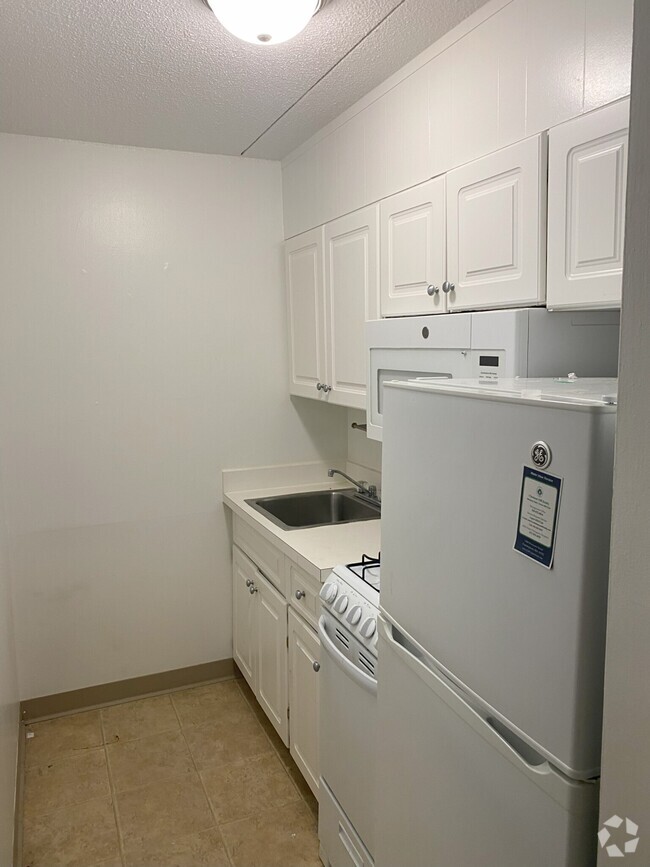 Building Photo - 1450 Worcester Rd Unit 8517-A Rental