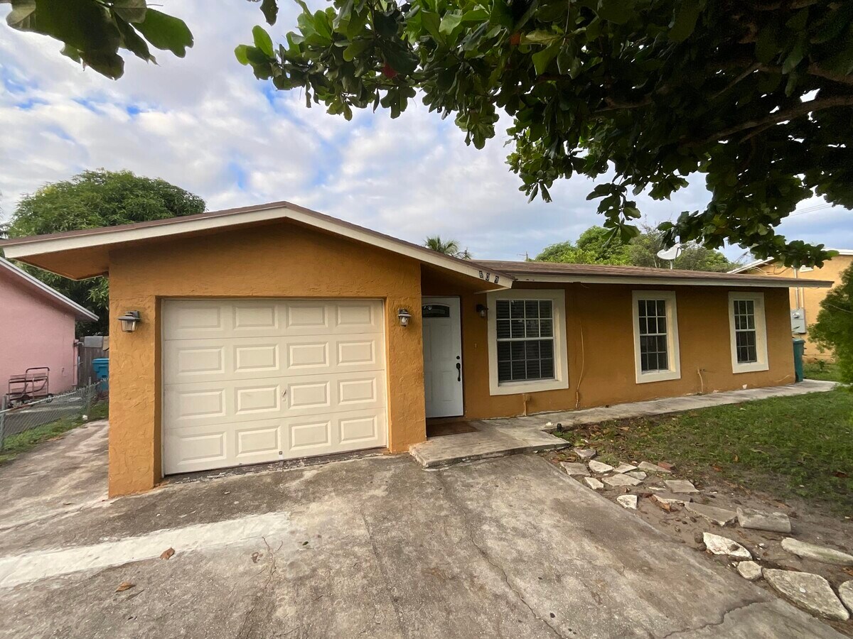 Photo - 609 W Ocean Ave