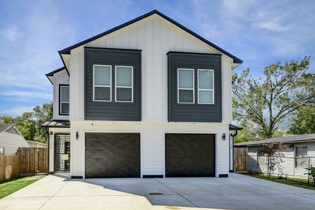 Photo - 5126 Lyndhurst Dr Townhome