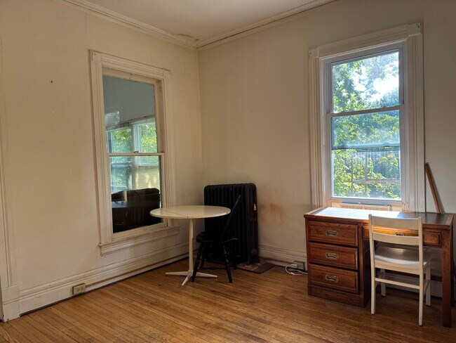 Building Photo - 210 Stewart Ave Unit 1C