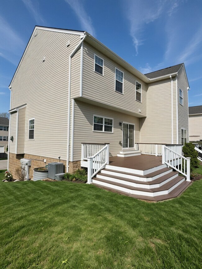 Photo - 680 Freedom Dr