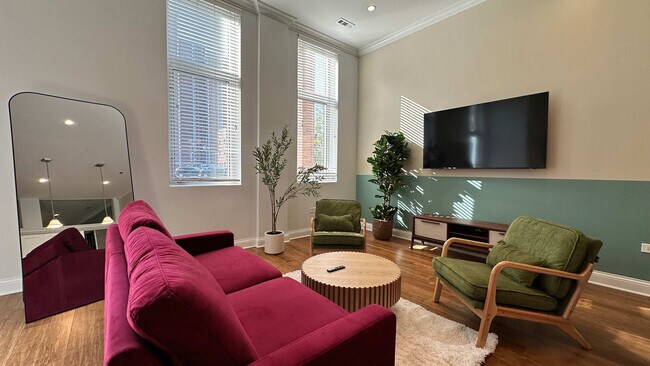 Photo - 33 S Ashland Ave Unit ID1031375P