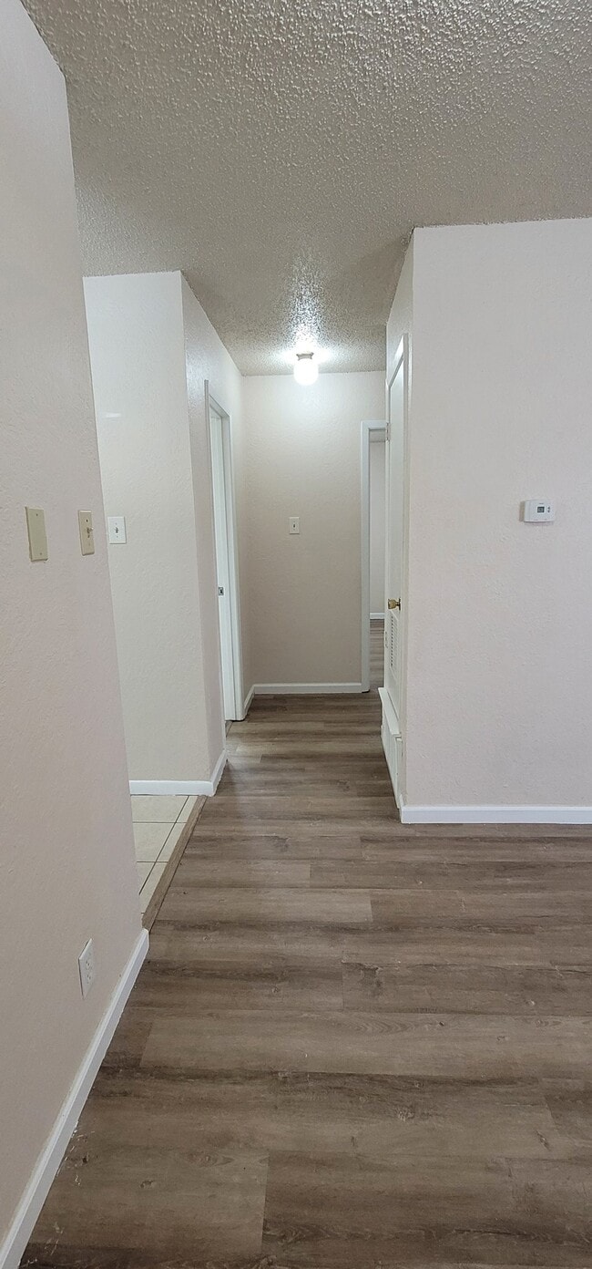 Photo - 728 N Main St