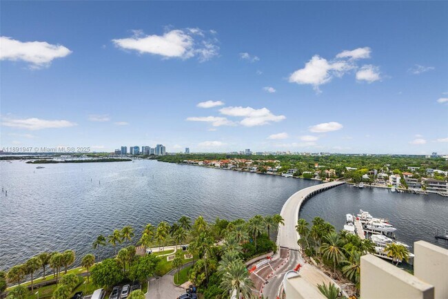 Photo - 1 Grove Isle Dr Unidad A1508