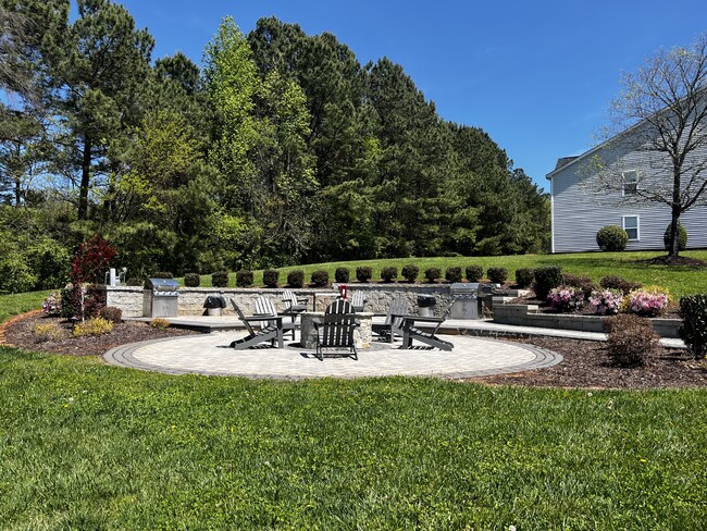 Firepit with grills - Brentwood Chase Apartments