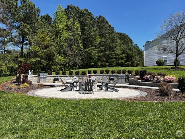 Firepit with grills - Brentwood Chase Apartments