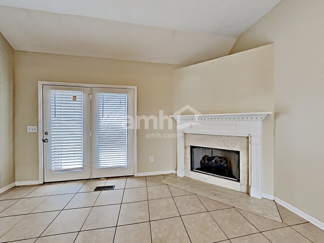 Photo - 201 Fox Hunt Ln