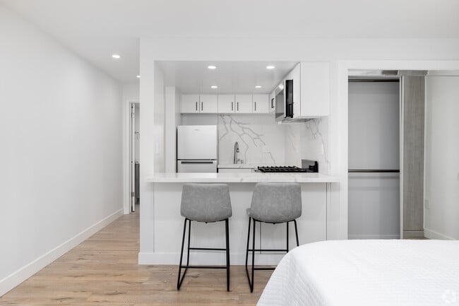 Photo - The Roscomare Apartments