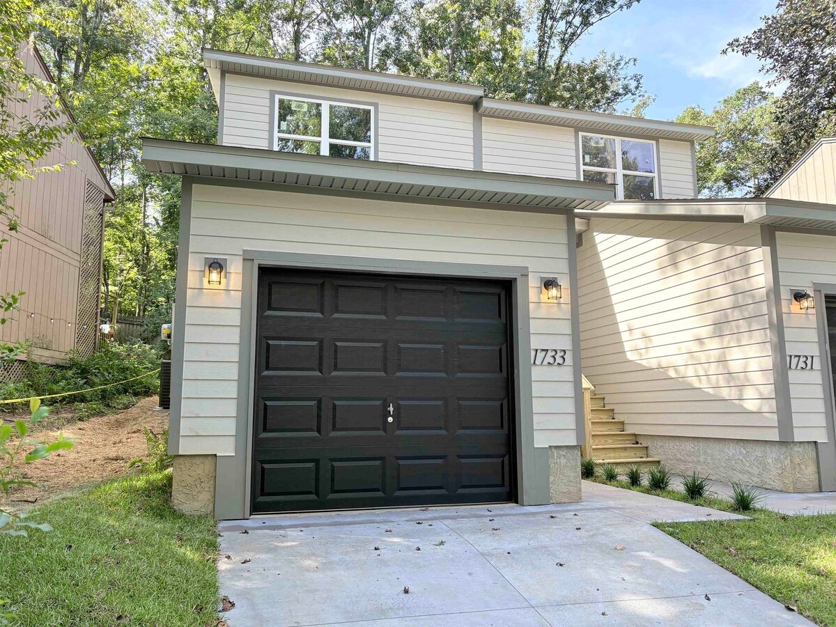 Photo - 1733 Beechwood Cir S House
