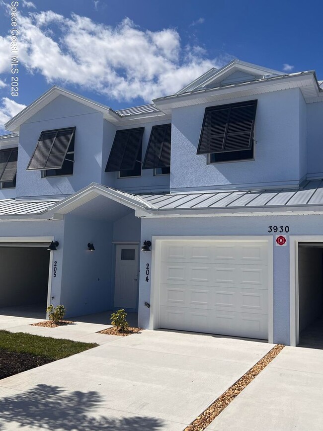 Building Photo - 3930 Playa Del Sol Dr