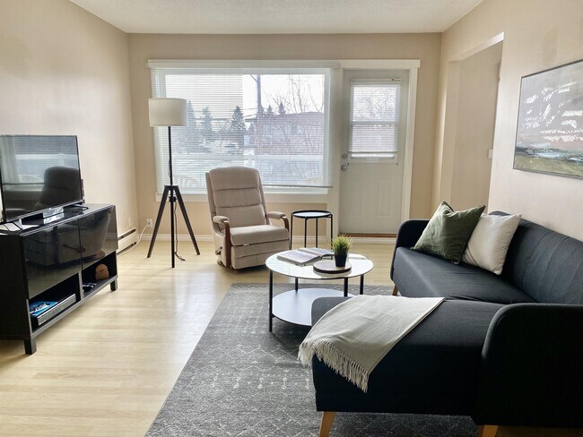 Photo - 9740-62 62 St NW