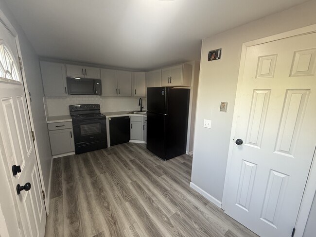 2 Bed/1.5 Bath TH Kitchen