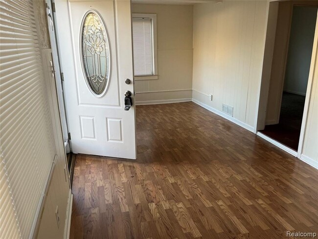 Photo - 5868 N Linville St