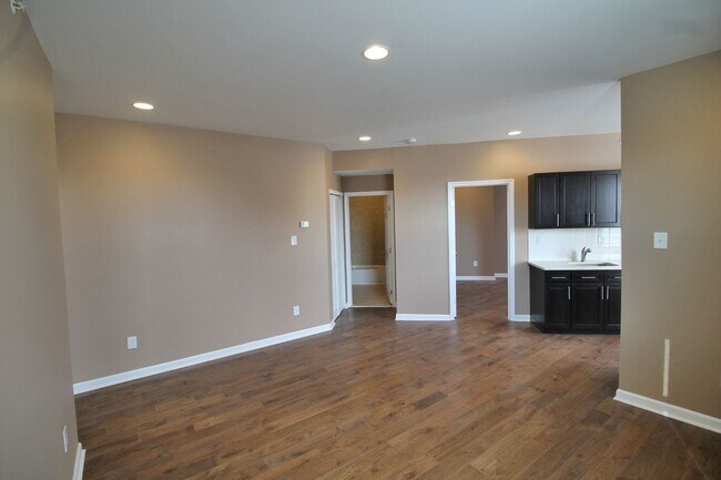 Photo - 4400 Lancaster Ave Unit #4 (#3F)