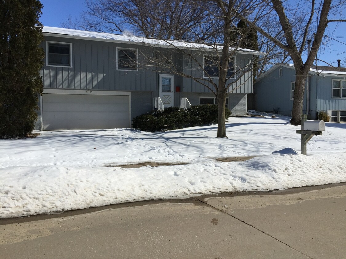 4BR 2.5ba house on Westside of Iowa City -... - 4BR 2.5ba house on Westside of Iowa City -...