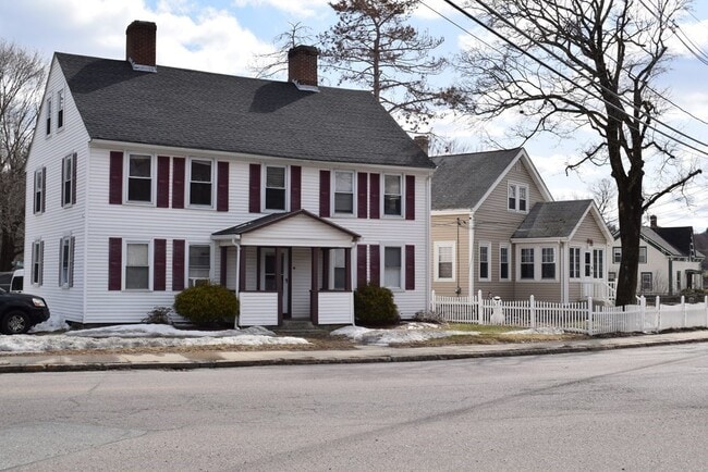 Building Photo - 55 Mendon St Unit d