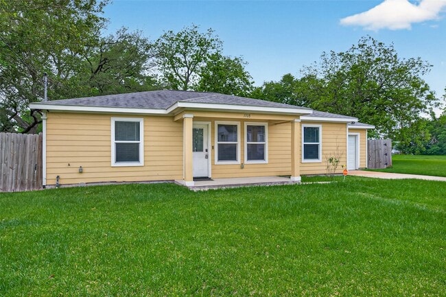 Photo - 1708 Sycamore Ave
