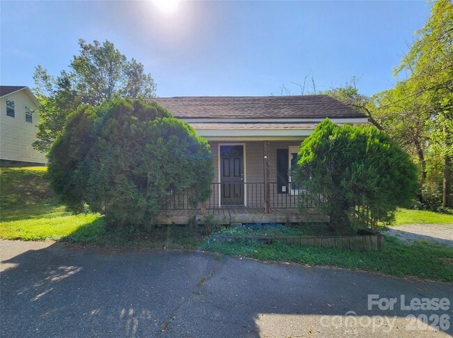 Photo - 121 Willow Ln NW