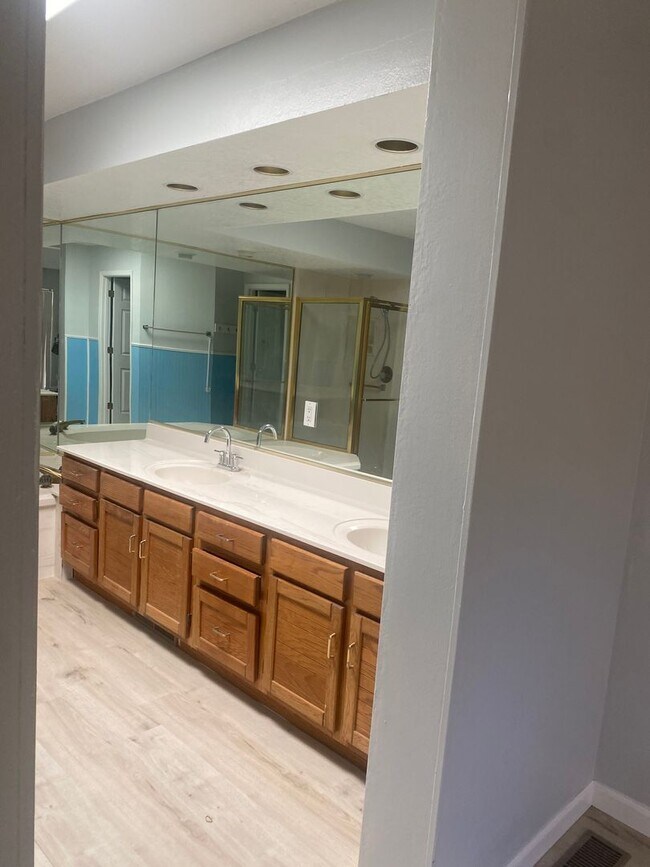 Photo - 2BR PLUS BONUS ROOM In Beautiful Neighborhood