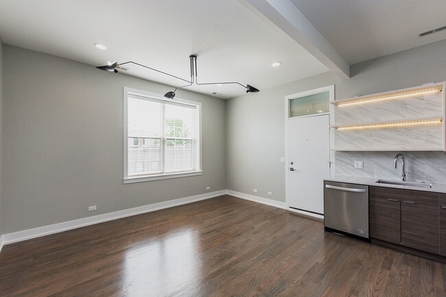 Photo - 2450 W Chicago Ave Unit 2R