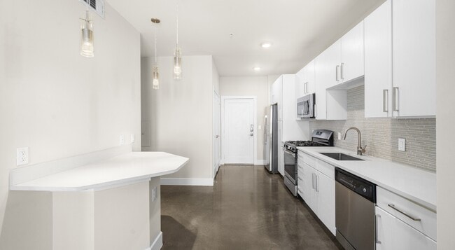 Building Photo - 1825 San Jacinto St Unit 543