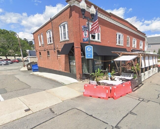 Building Photo - 49 Main St Unit C