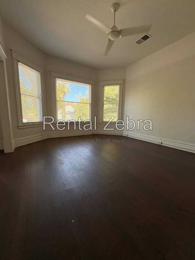 Photo - 362 W 22nd St
