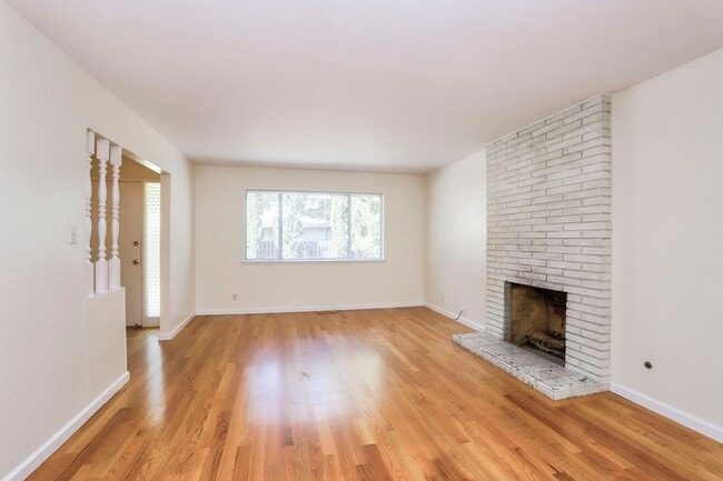 Photo - 264 W Oakwood Blvd Unit C
