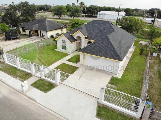 Photo - Beautiful 3bed/ 2bath home in Mission, TX