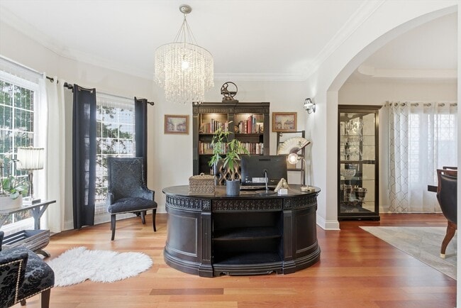 Photo - 395 Scott St