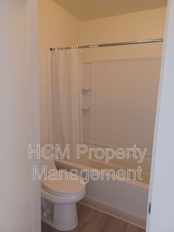 Photo - 10237 Fernglen Ave