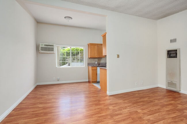 Photo - 5412 Willowcrest Ave Unit 3