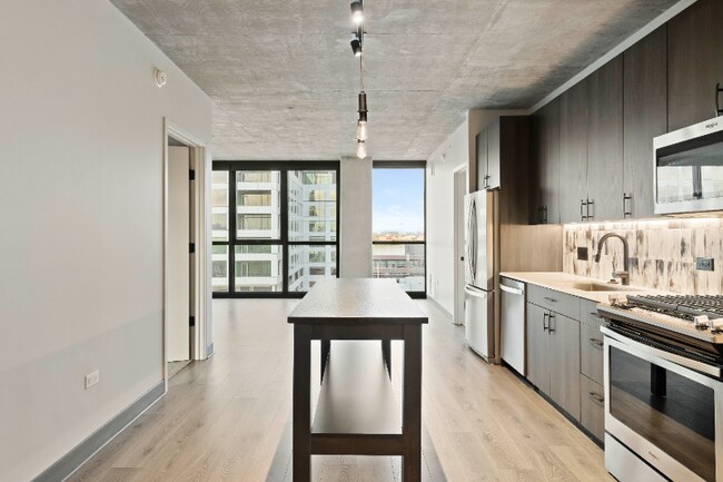 Photo - 1348 W Randolph St Rental