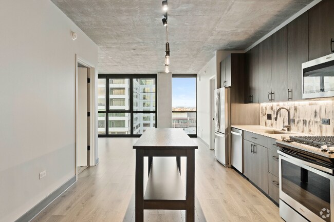 Building Photo - 1348 W Randolph St Rental