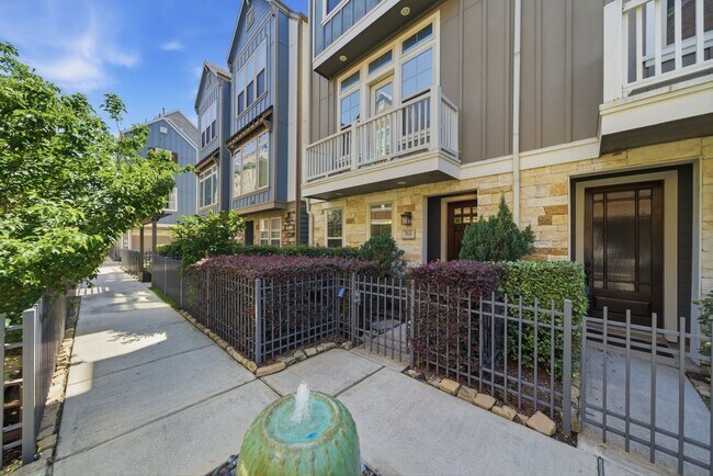Photo - 712 N Shepherd Dr